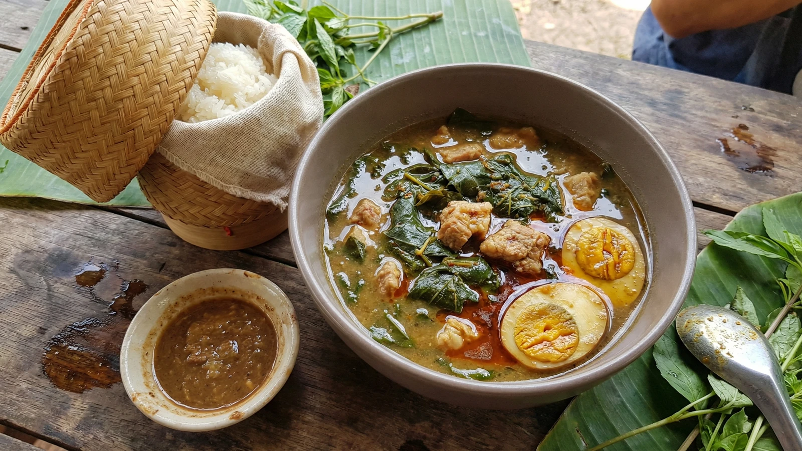 Cassia Leaf Curry (Gaeng Khi Lek)